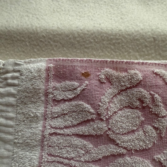 Vintage Bath Towel, hand embroidered - Picture 3 of 3